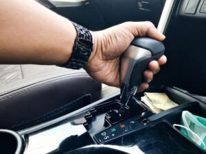 علت‌های دیر عوض شدن دنده در گیربکس اتوماتیک خودرو